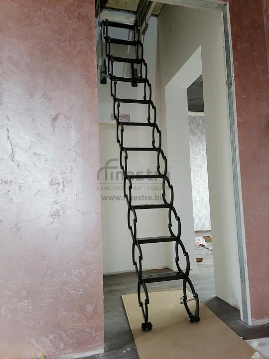 Обустройство выхода на чердак с помощью складной лестницы
